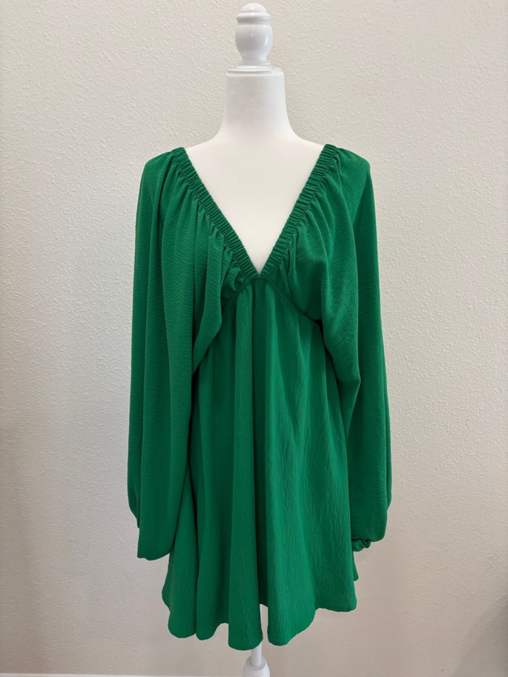 Perfect Green V-Neck Long Sleeve Women’s Dress for any occasion
